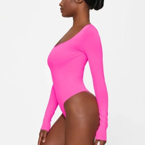 Pink Highlighter SKIMS Essential Long Sleeve Scoop Neck Bodysuit - Picture 6 of 7